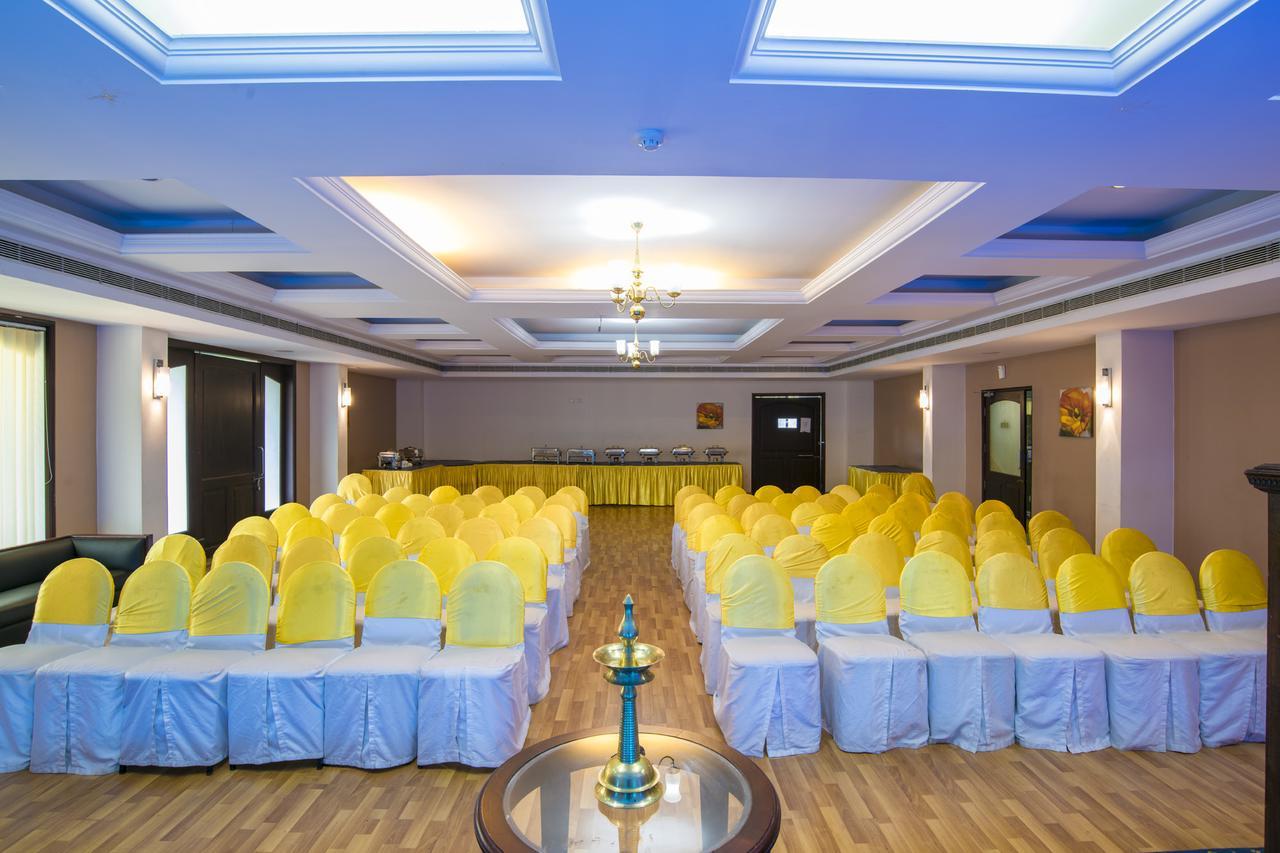 Golf View Hotels & Suites Nedumbassery Exterior foto
