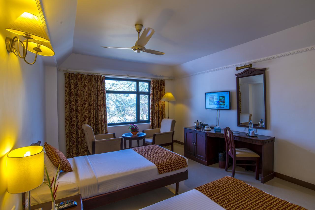 Golf View Hotels & Suites Nedumbassery Exterior foto